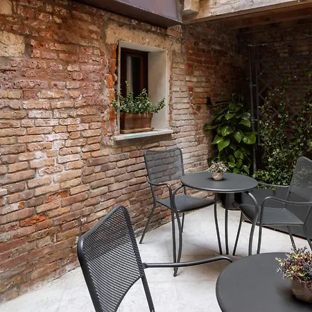 Alojamento de Acomodação e Pequeno-almoço Residenza | Esperienze 4*